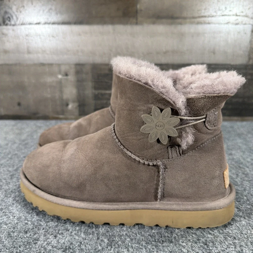 UGG Mini Bailey Button II Flower Boots Women 7 EU 38 Stormy Grey Shearling Suede